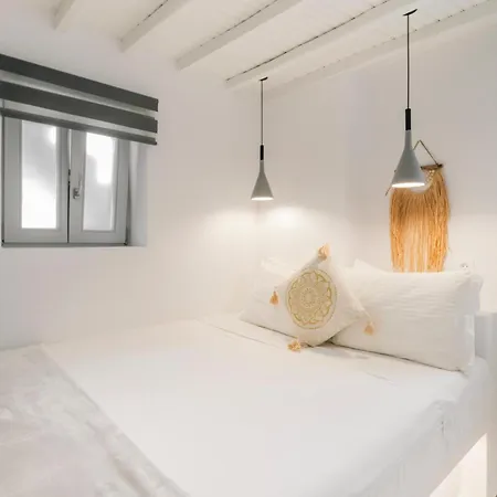 August Mykonos *