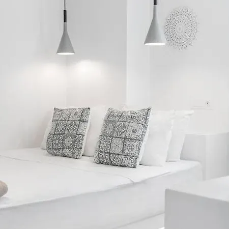 August Mykonos *